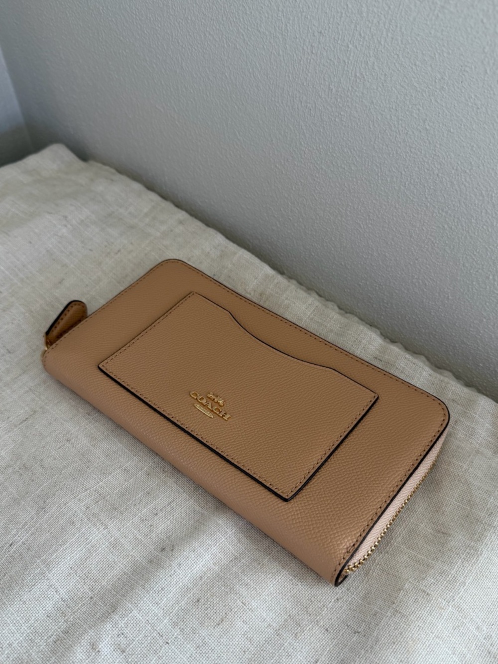 Coach Beechwood Beige Crossgrain Leather Zip Wallet NWT - Picture 3 of 9